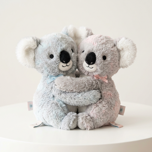 Dos koalas abrazándose